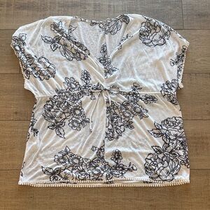 New York & Company White and Black Floral Tie-Front Blouse XL